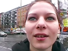 Слутты қыз скаут үшке қатысады