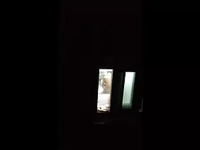 Жұқа қыз өзінің досымен үштігі бар