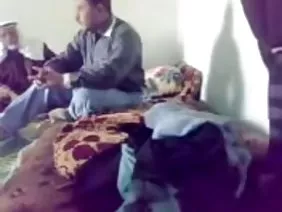 Нейлондағы егде әйел әйелді қатты сіңірді