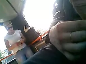 Ваннадағы солодағы тәтті қыз